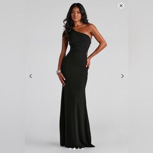 Windsor Mara Crepe One Shoulder Gown